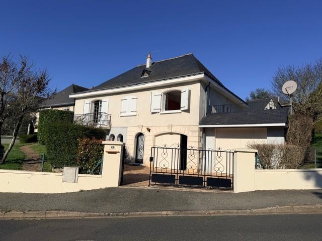 VENTE TRADITIONNELLE - MAISON - 5 PIECES - 127 M2 - A SAUMUR (49400)