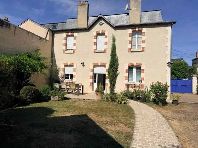 VENTE TRADITIONNELLE - MAISON - 7 PIECES - 195 M2 - A LOUDUN (86200)