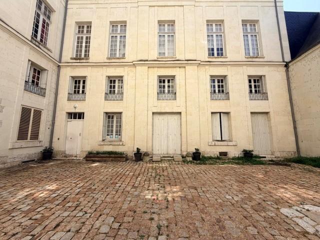 VENTE TRADITIONNELLE - APPARTEMENT - 2 PIECES - 74 M2 - A SAUMUR (49400)