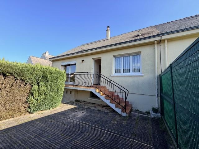 VENTE TRADITIONNELLE - MAISON - 5 PIECES - 111 M2 - A SAUMUR (49400)