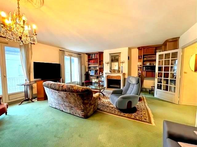 VENTE TRADITIONNELLE - APPARTEMENT - 4 PIECES - 120 M2 - A SAUMUR (49400)