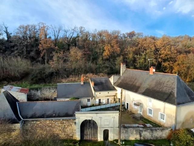 VENTE TRADITIONNELLE - MAISON - 9 PIECES - 195 M2 - A CHêNEHUTTE-TRèVES-CUNAULT (49350)